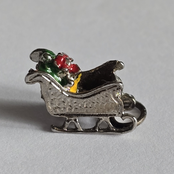 Vintage Santa Sleigh charm with gifts Christmas enamel pendant silver tone - Picture 2 of 10